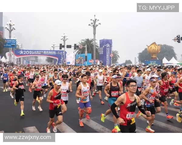 2025我国—东盟马拉松在防城港市鸣枪起跑